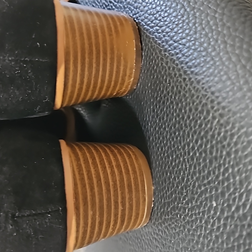 Shoes - Picture 5 of 5